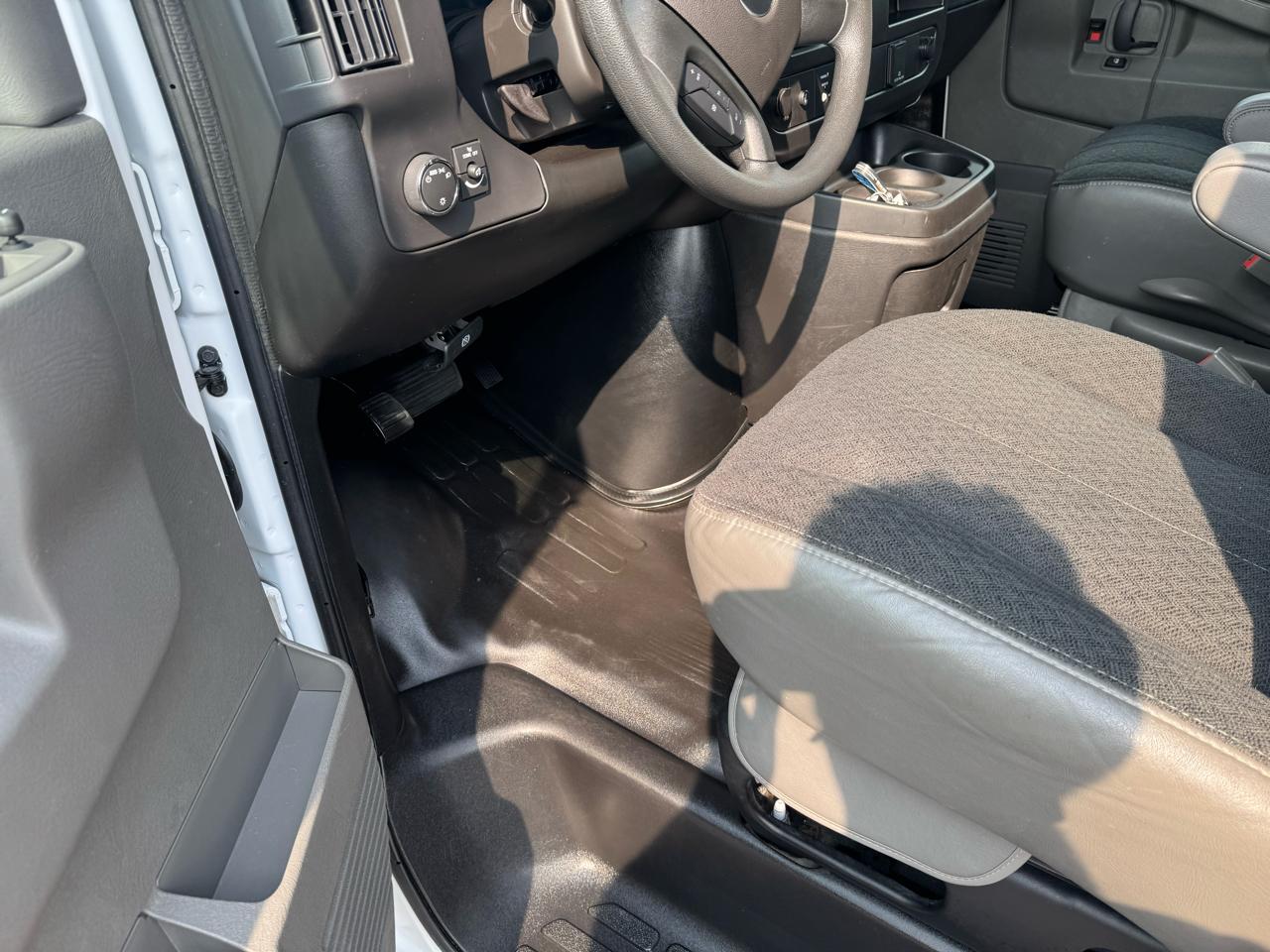 Chevrolet Express Cargo Van RWD 2500 135" 2025