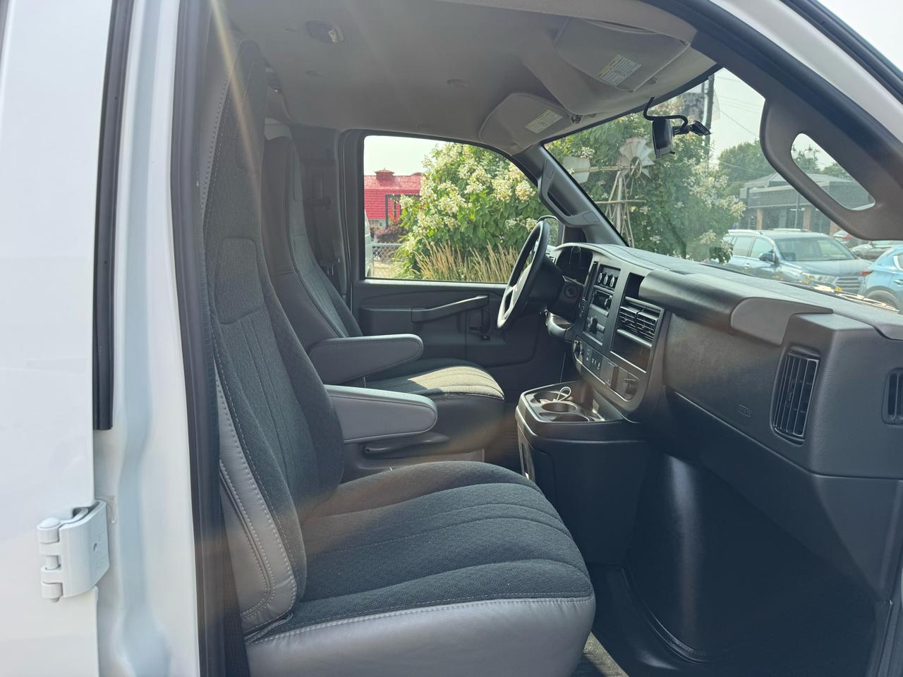 Chevrolet Express Cargo Van RWD 2500 135" 2025
