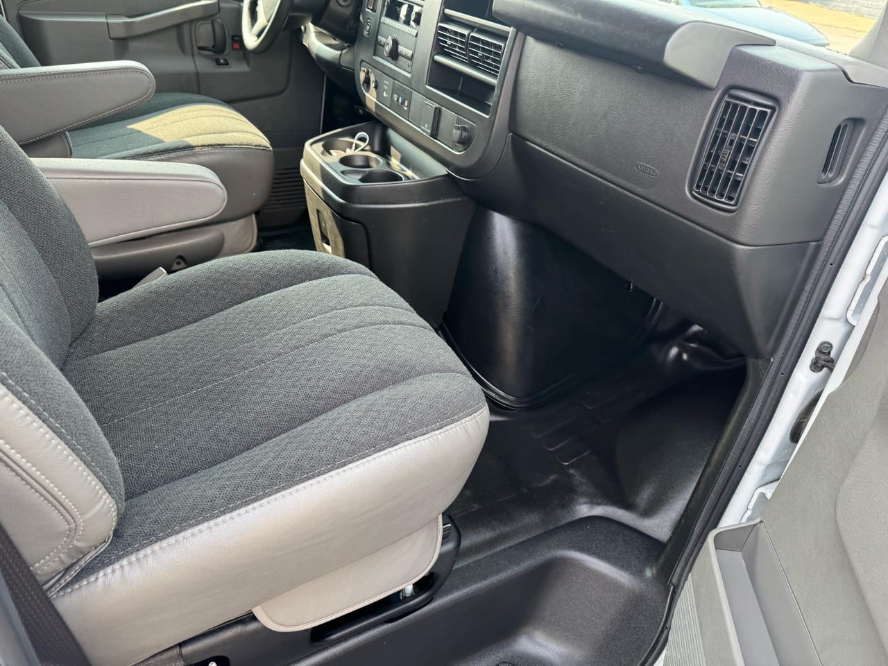 Chevrolet Express Cargo Van RWD 2500 135" 2025