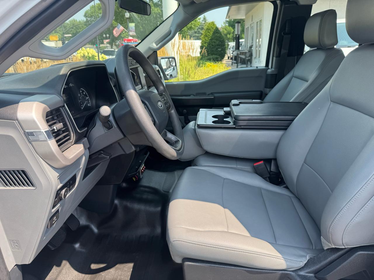 Ford F-150 Lariat 2WD SuperCab 8' Box 2022
