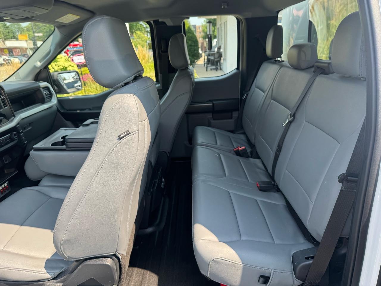 Ford F-150 Lariat 2WD SuperCab 8' Box 2022