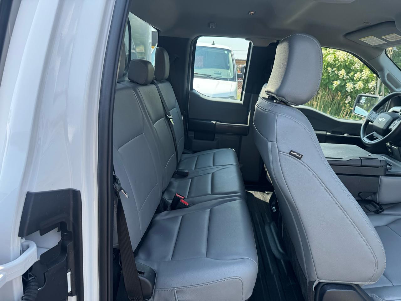 Ford F-150 Lariat 2WD SuperCab 8' Box 2022