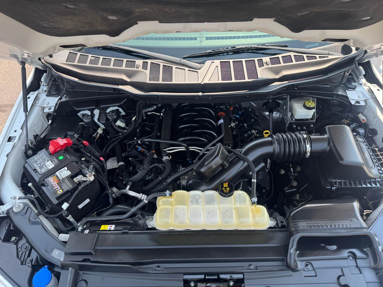 Ford F-150 Lariat 2WD SuperCab 8' Box 2022