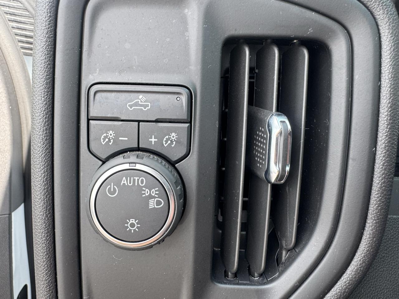 Chevrolet Silverado 1500 2WD Reg Cab 140" Work Truck 2025