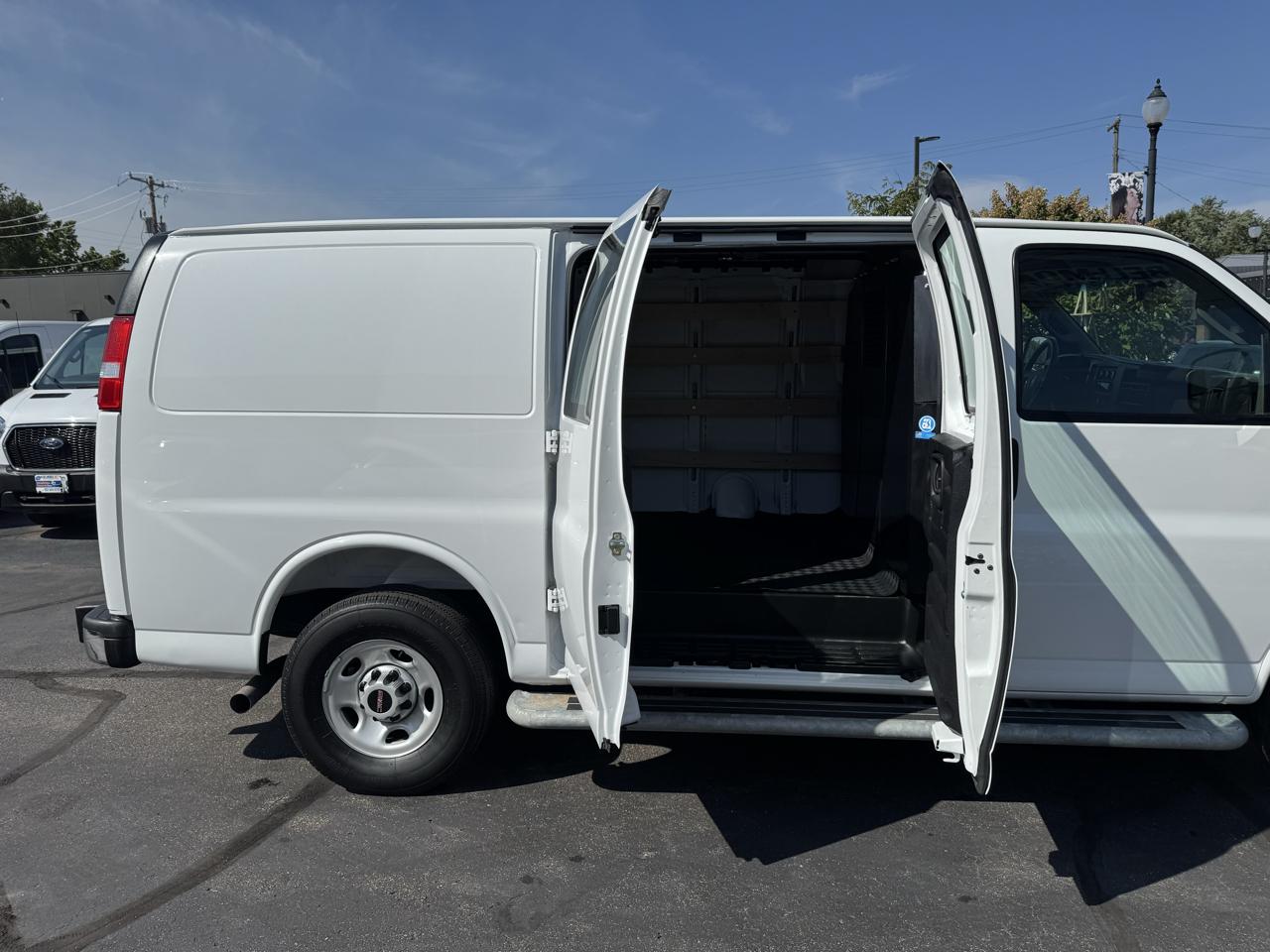 GMC Savana Cargo Van RWD 2500 135" 2025