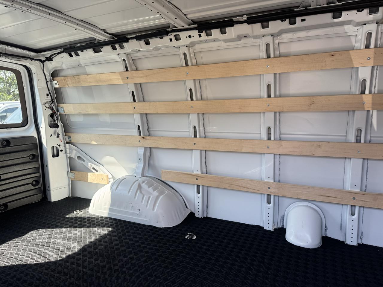 GMC Savana Cargo Van RWD 2500 135" 2025