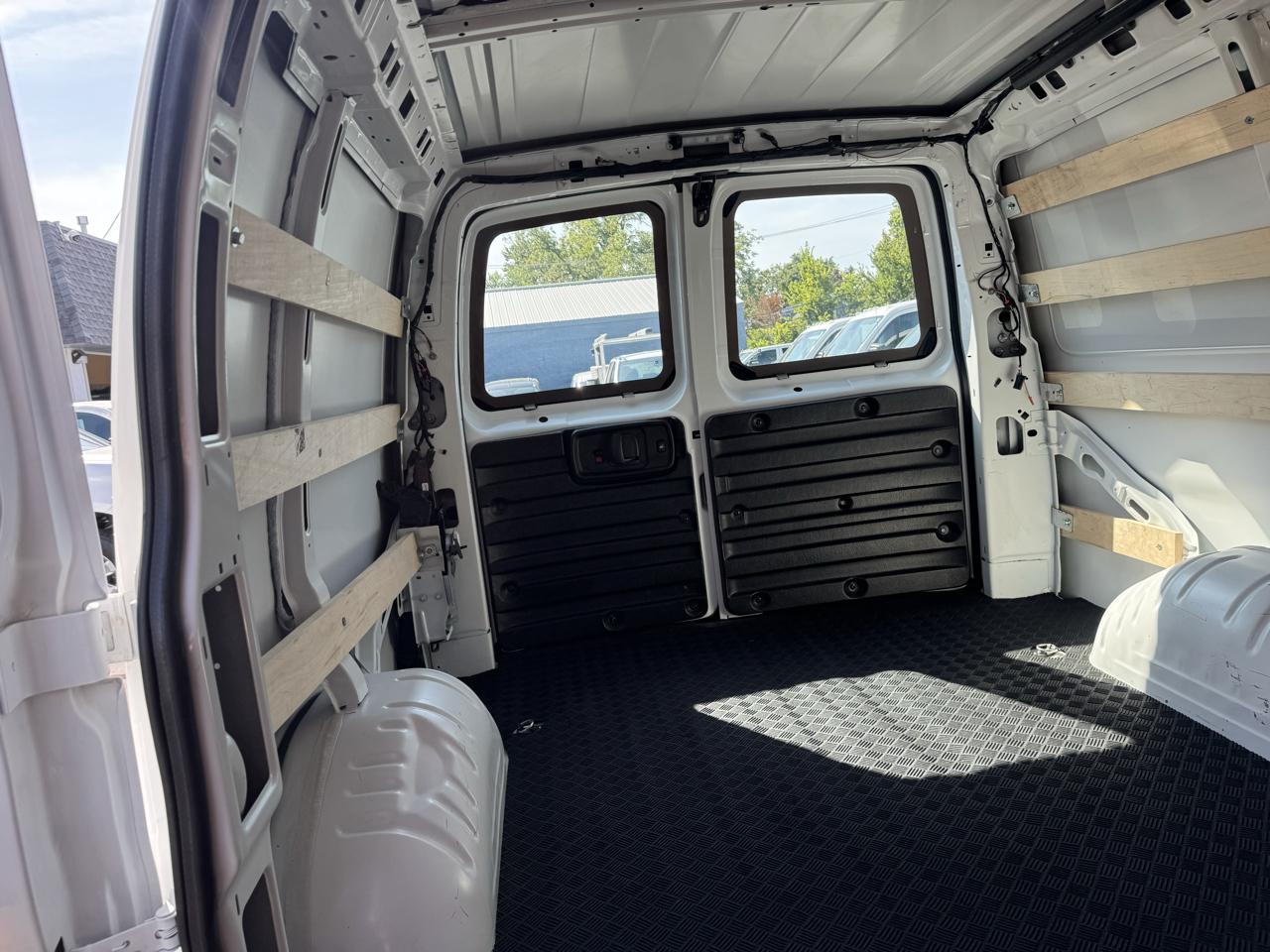 GMC Savana Cargo Van RWD 2500 135" 2025