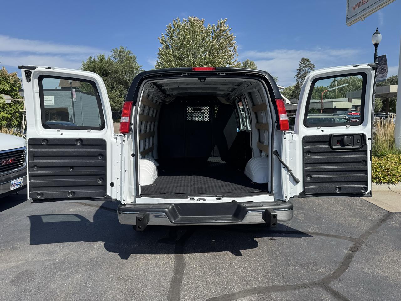 GMC Savana Cargo Van RWD 2500 135" 2025