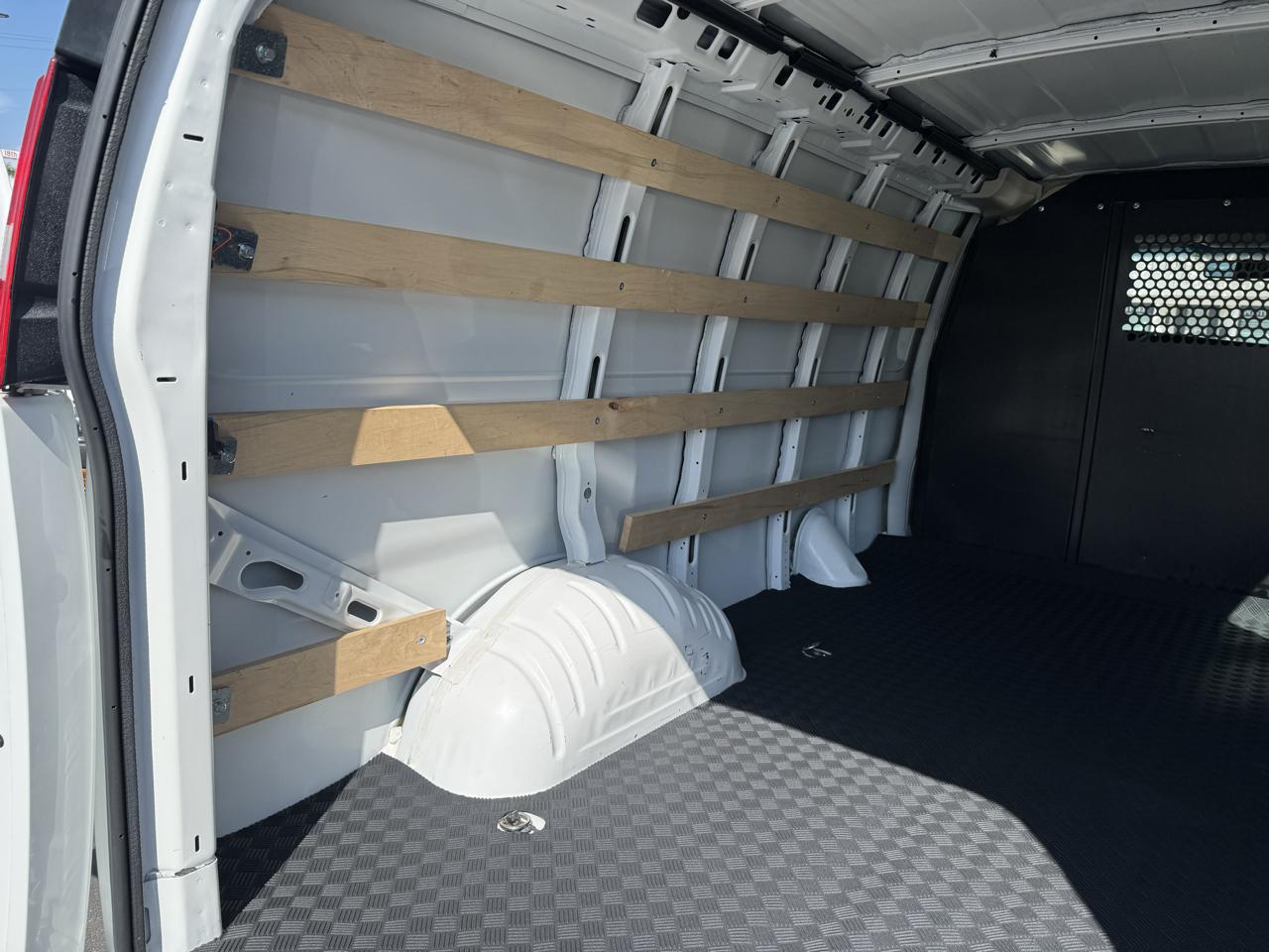 GMC Savana Cargo Van RWD 2500 135" 2025