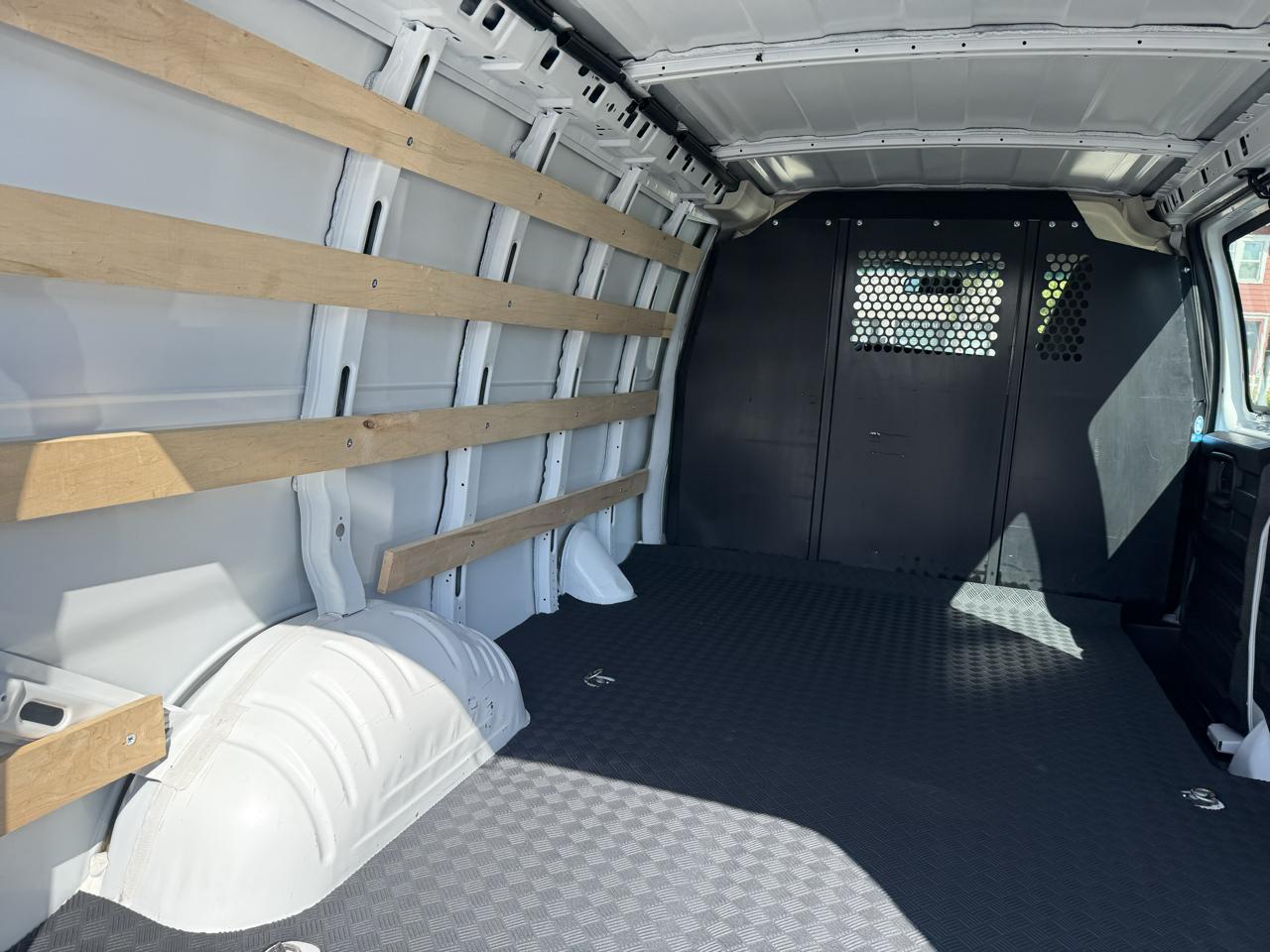 GMC Savana Cargo Van RWD 2500 135" 2025