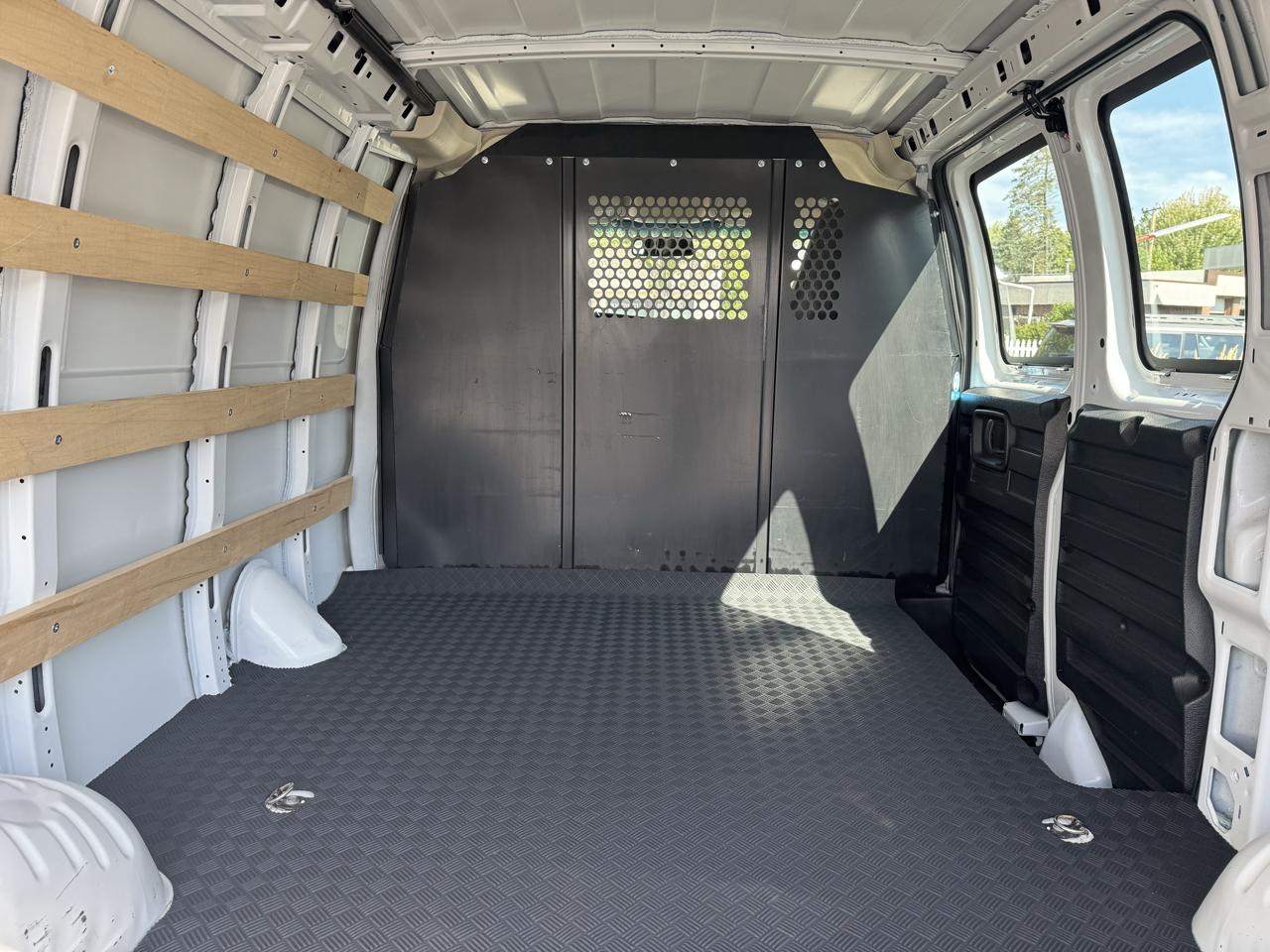 GMC Savana Cargo Van RWD 2500 135" 2025