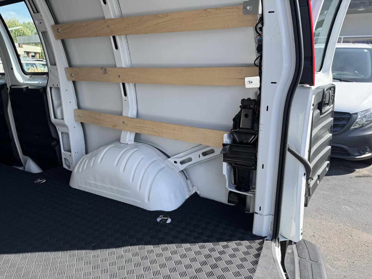 GMC Savana Cargo Van RWD 2500 135" 2025