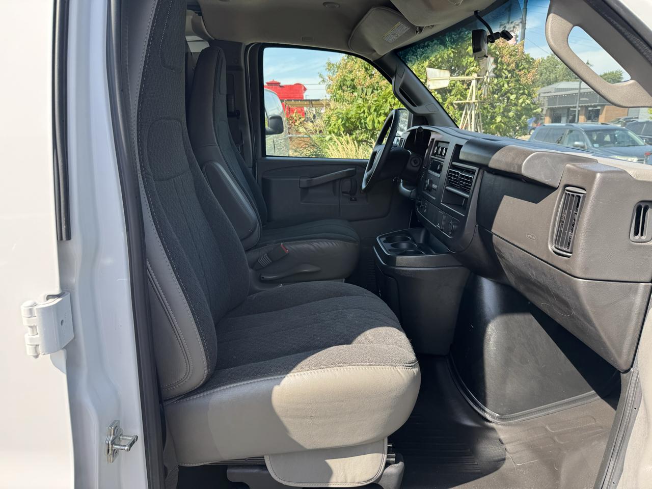 GMC Savana Cargo Van RWD 2500 135" 2025