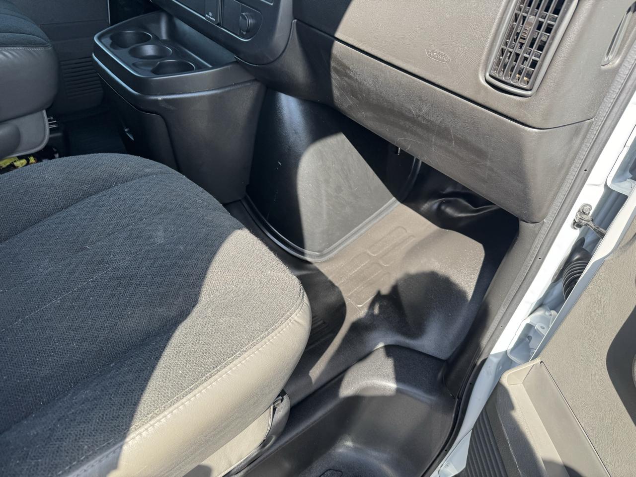 GMC Savana Cargo Van RWD 2500 135" 2025