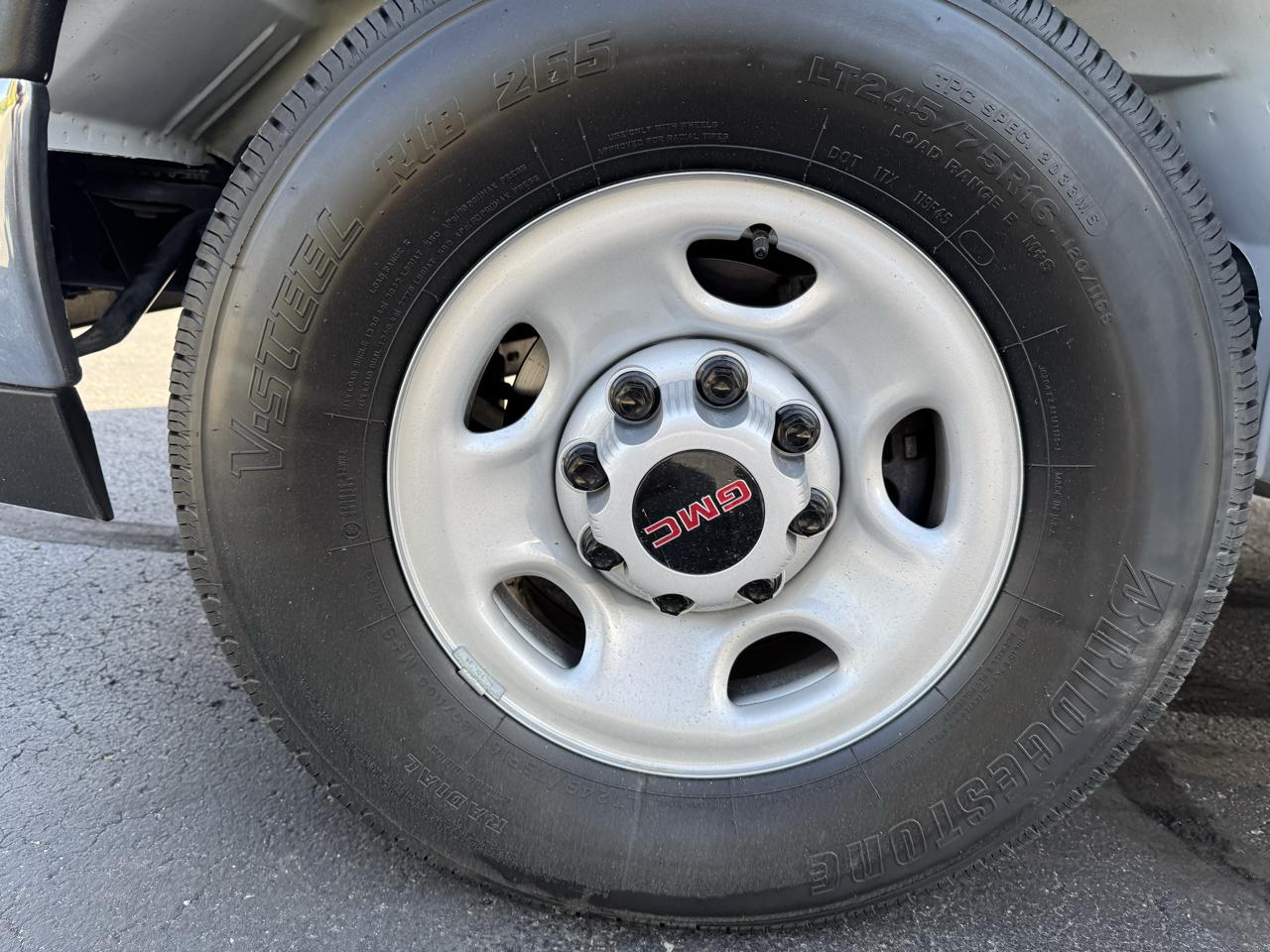 GMC Savana Cargo Van RWD 2500 135" 2025