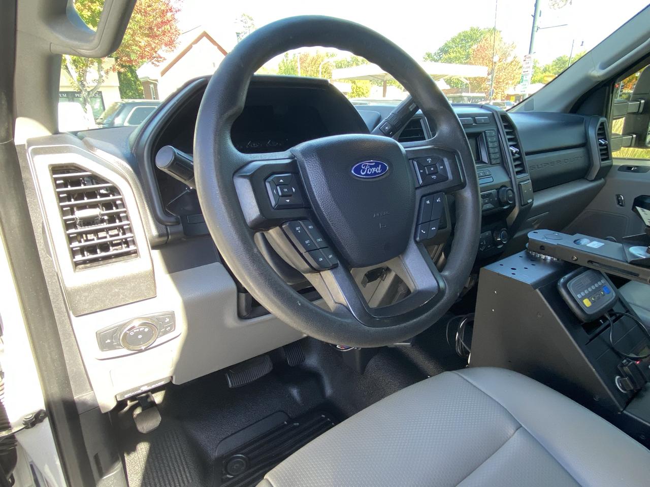 Ford Super Duty F-250 SRW XL 4WD SuperCab 8' Box 2021