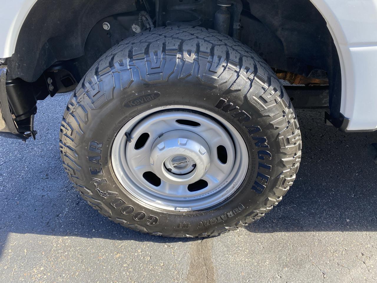 Ford Super Duty F-250 SRW XL 4WD SuperCab 8' Box 2021
