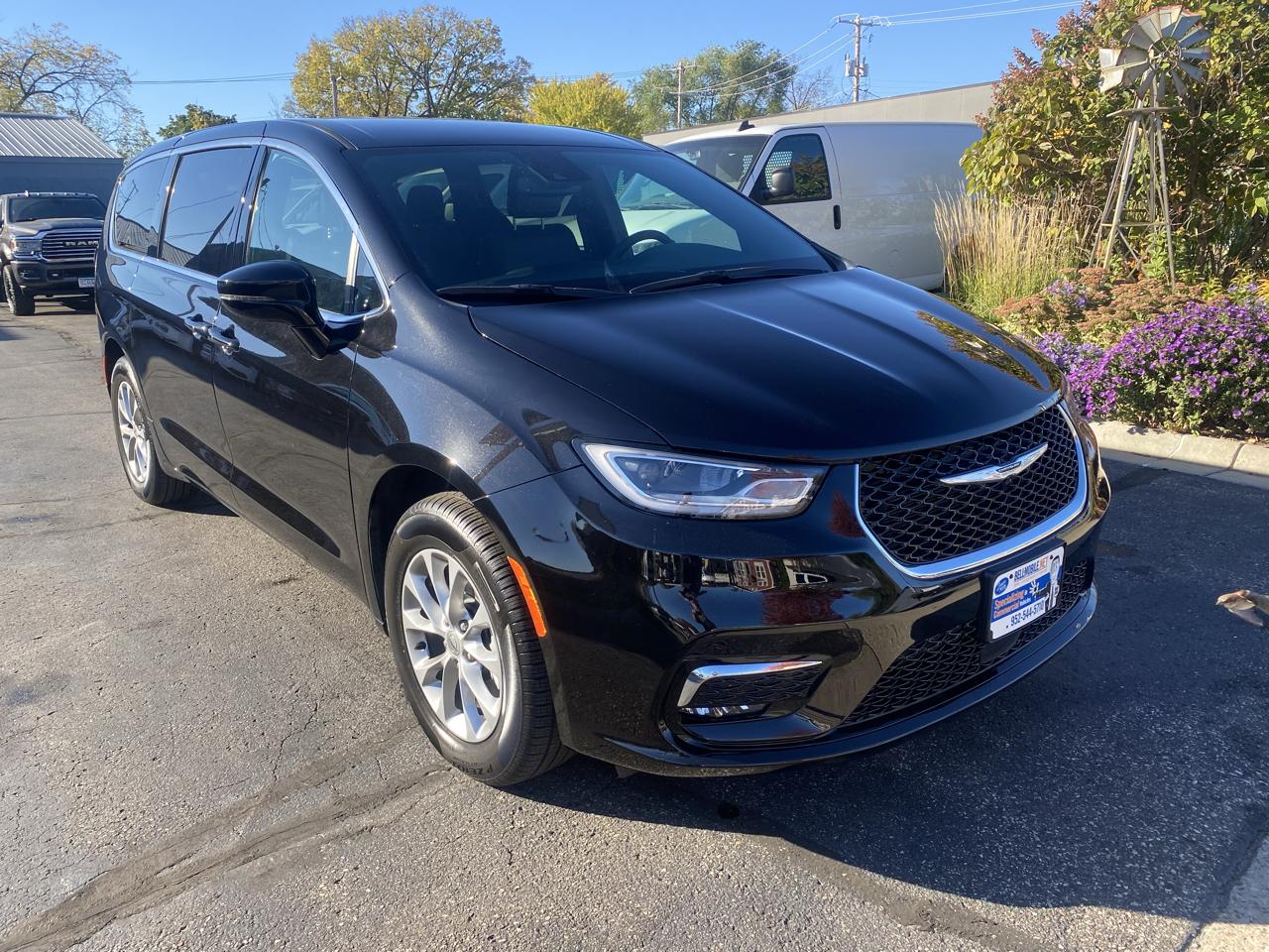 Chrysler Pacifica Select AWD 2025