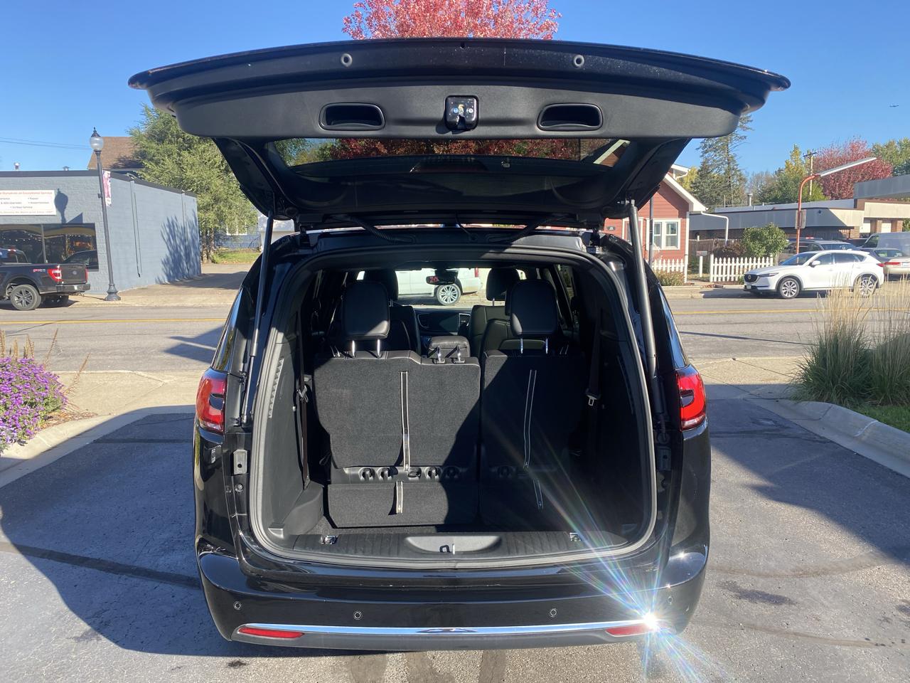 Chrysler Pacifica Select AWD 2025