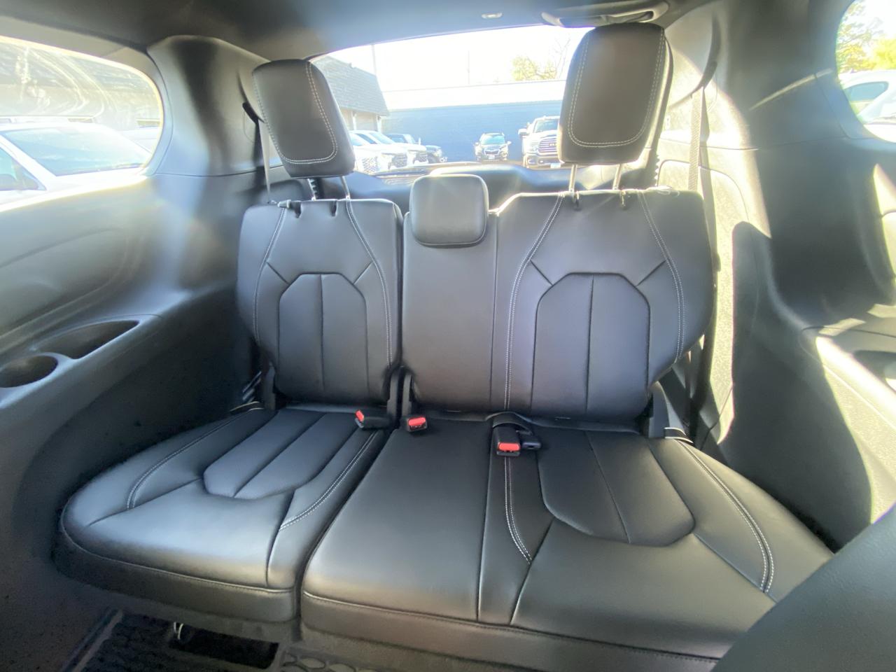 Chrysler Pacifica Select AWD 2025