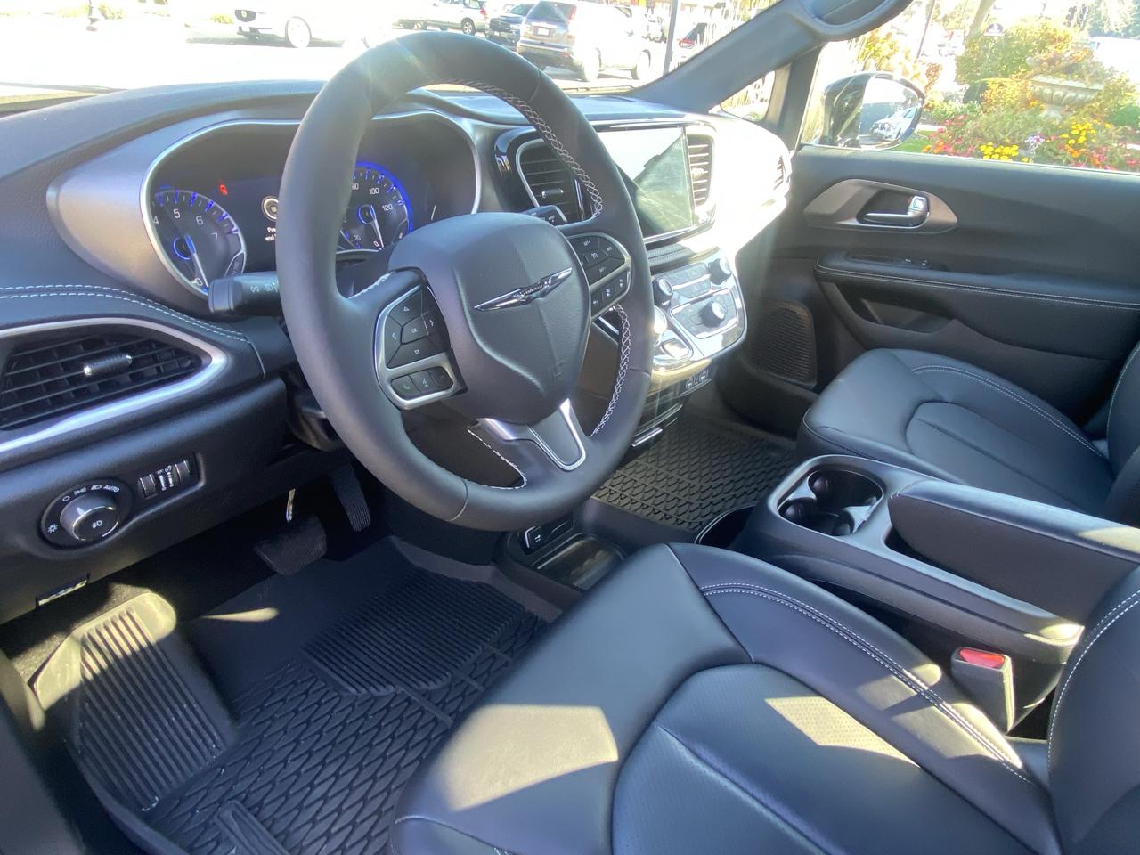 Chrysler Pacifica Select AWD 2025