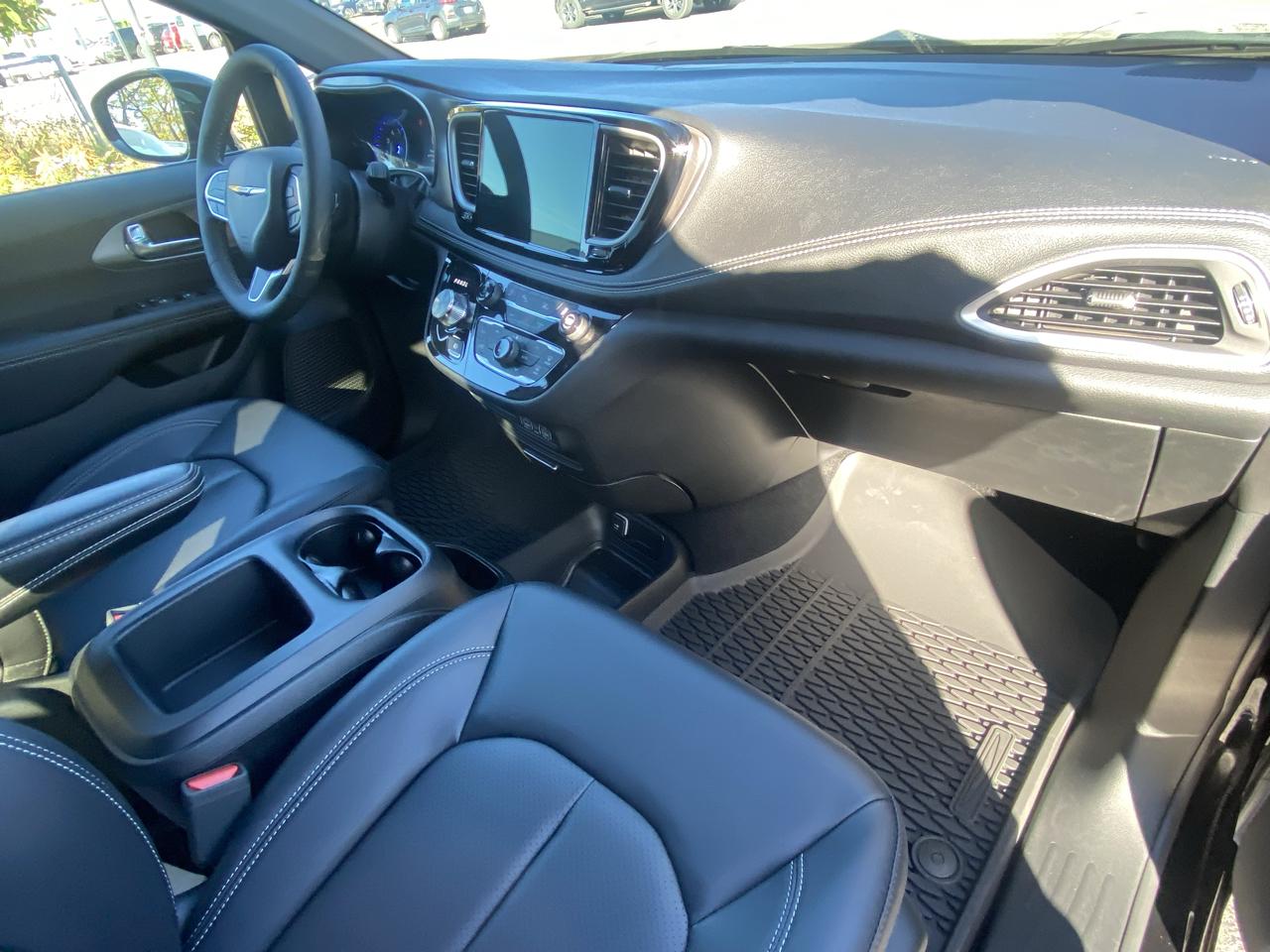 Chrysler Pacifica Select AWD 2025