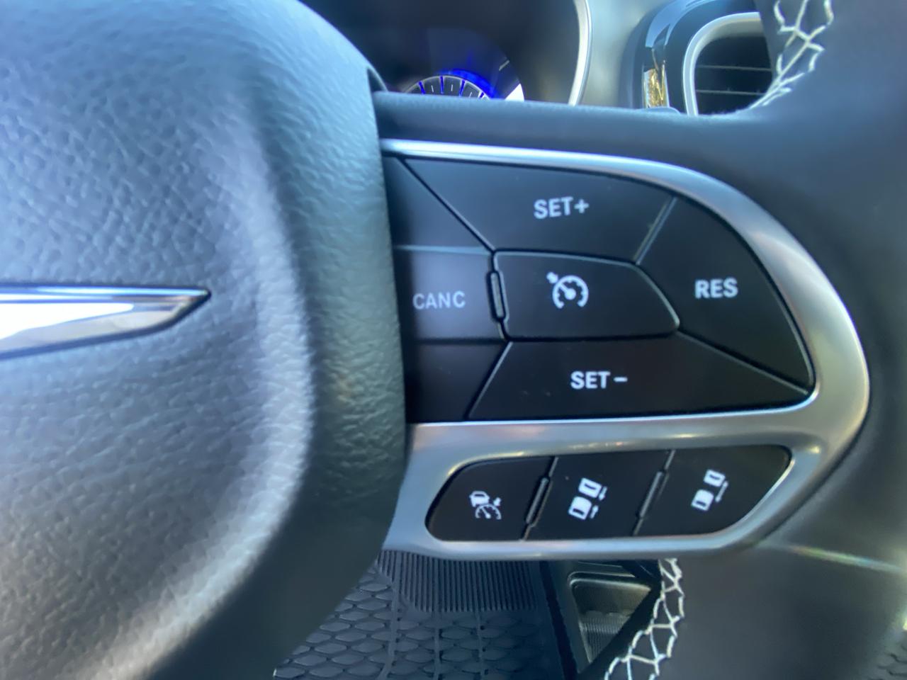 Chrysler Pacifica Select AWD 2025