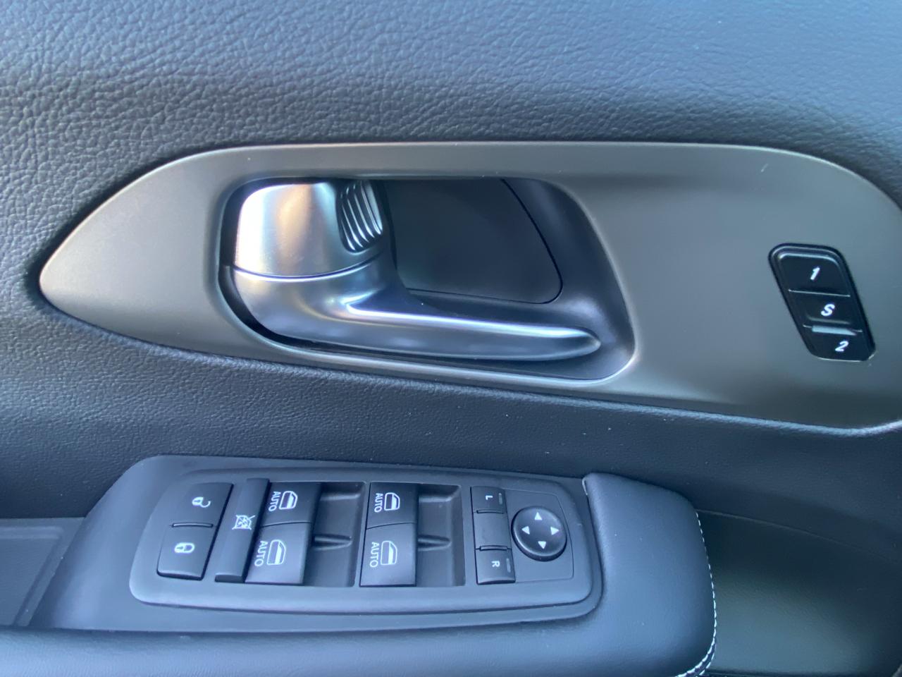 Chrysler Pacifica Select AWD 2025