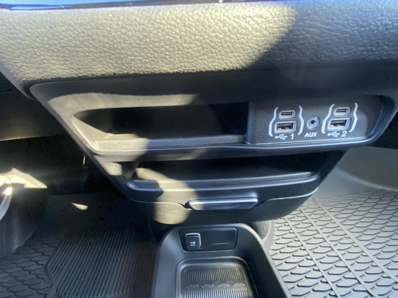 Chrysler Pacifica Select AWD 2025