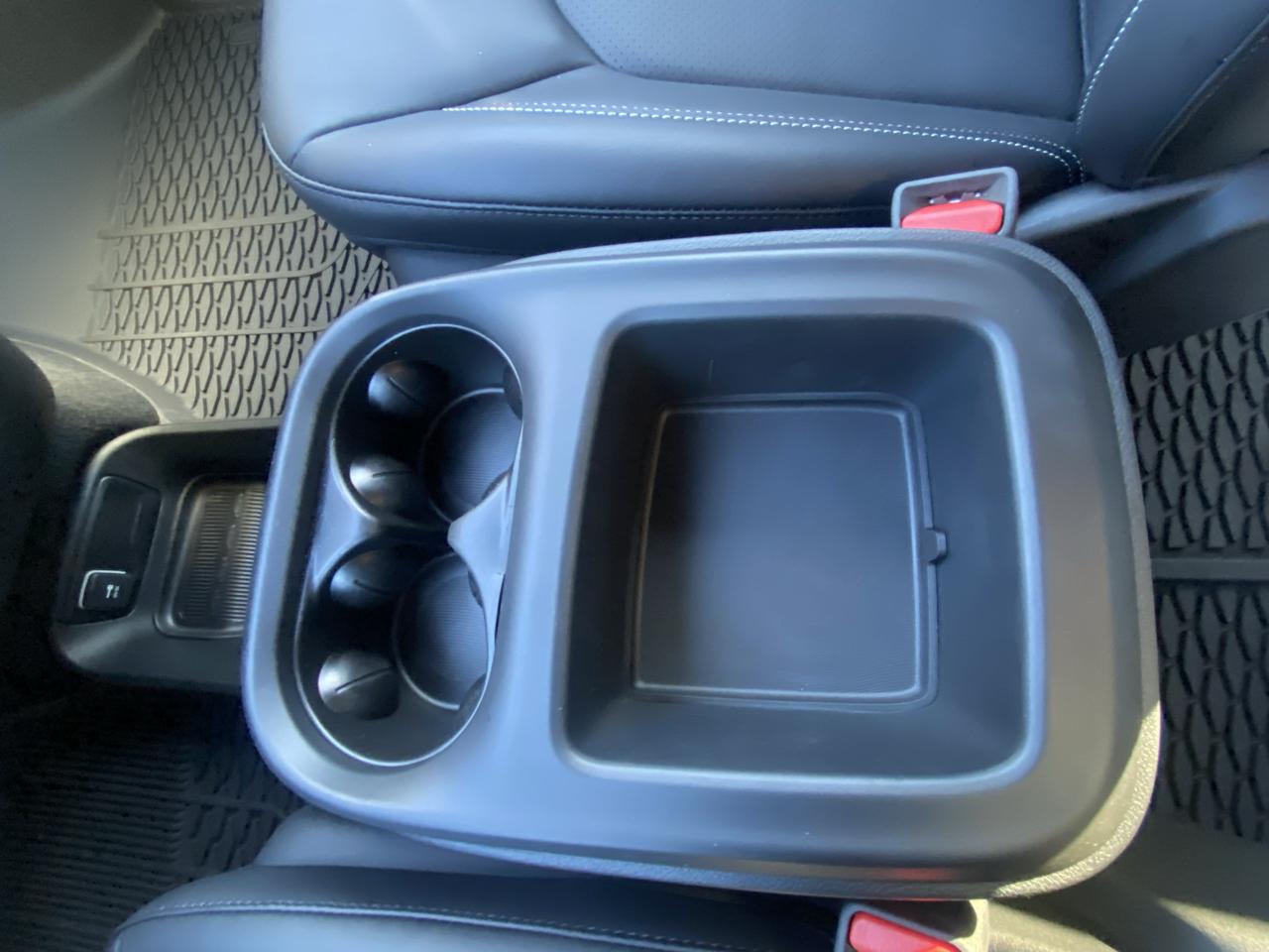 Chrysler Pacifica Select AWD 2025