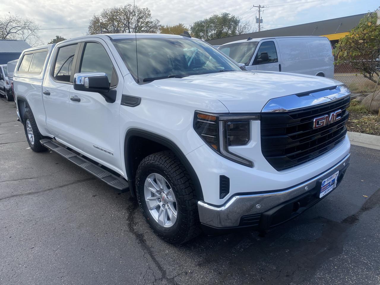 GMC Sierra 1500 4WD Crew Cab 157" Pro 2024