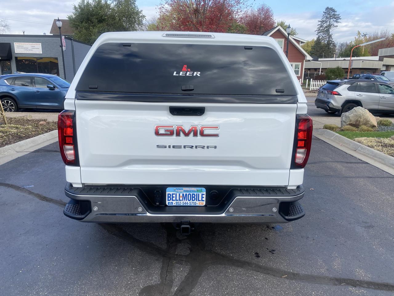 GMC Sierra 1500 4WD Crew Cab 157" Pro 2024