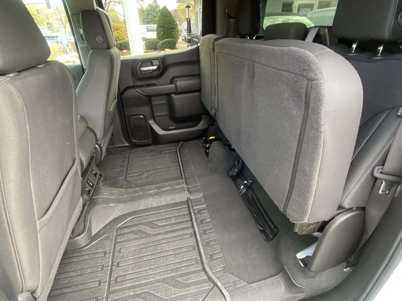 GMC Sierra 1500 4WD Crew Cab 157" Pro 2024