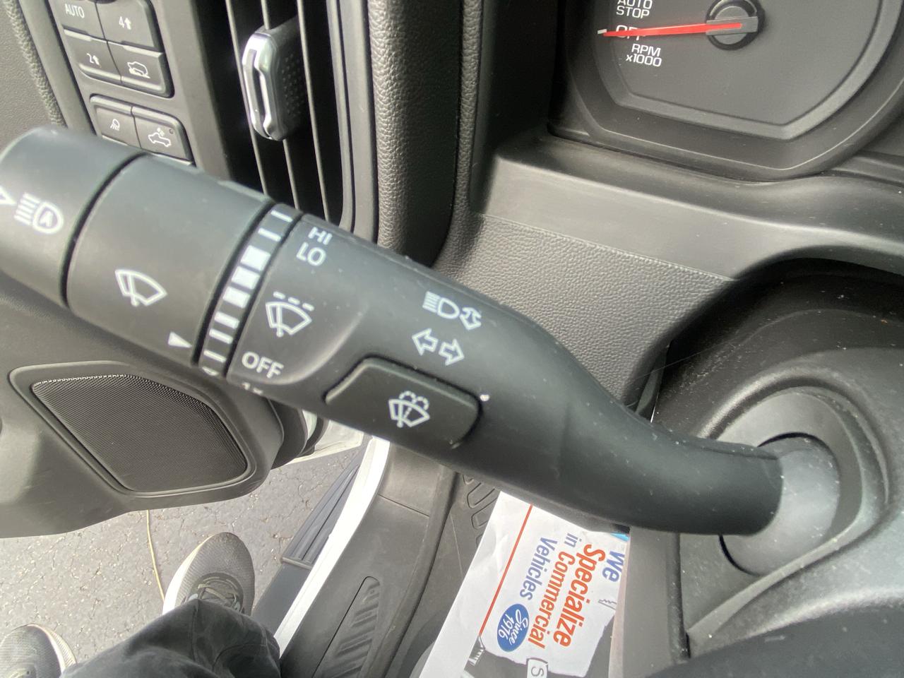 GMC Sierra 1500 4WD Crew Cab 157" Pro 2024