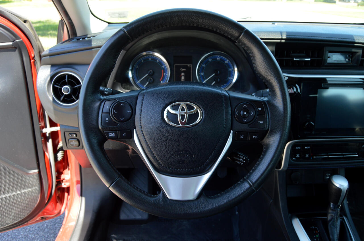 2018 Toyota Corolla SE photo 9