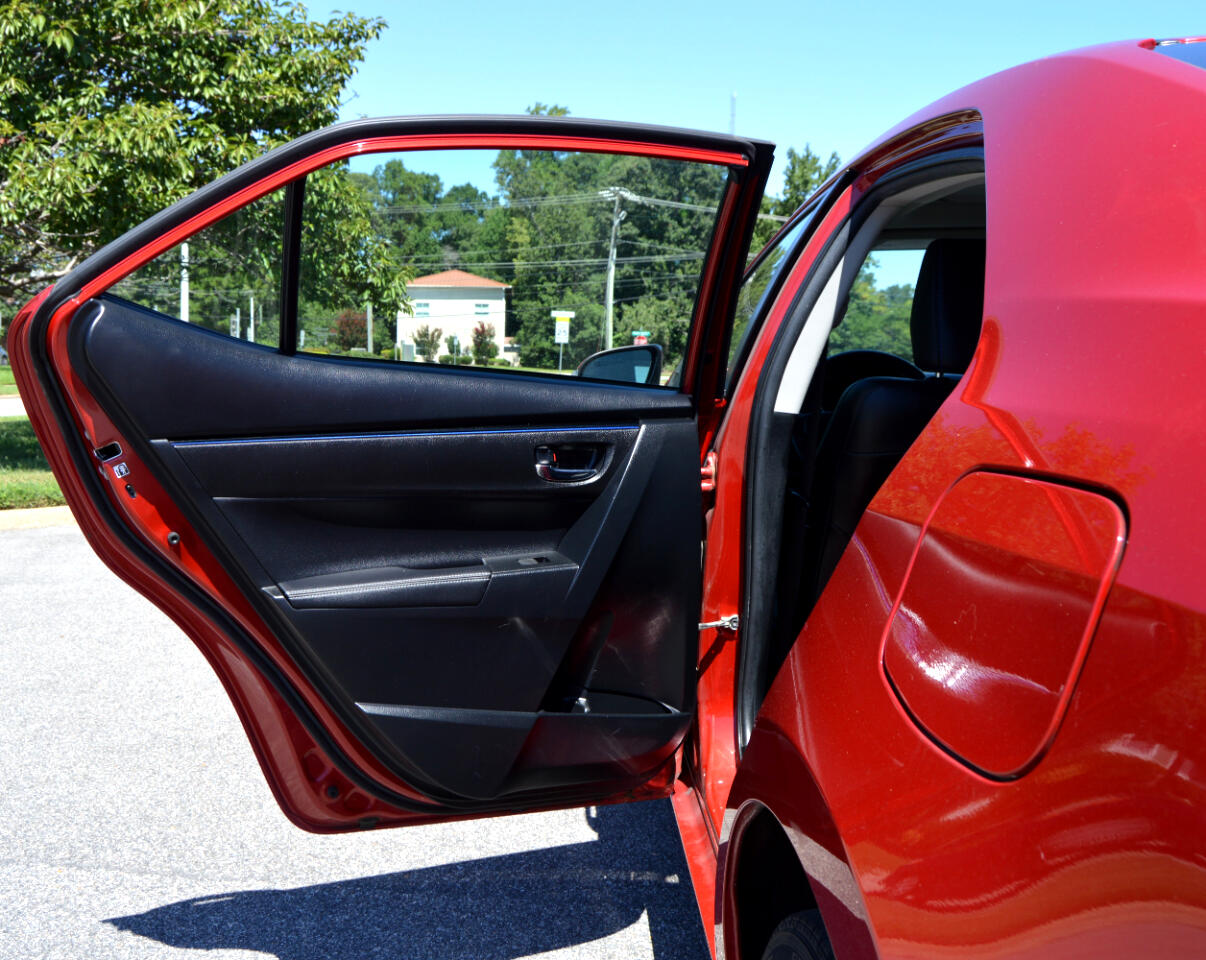 2018 Toyota Corolla SE photo 13