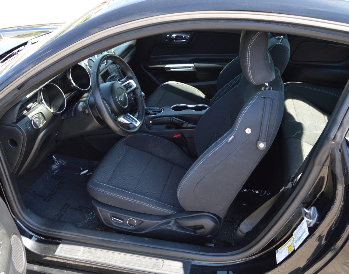 2016 Ford Mustang V6 photo 9
