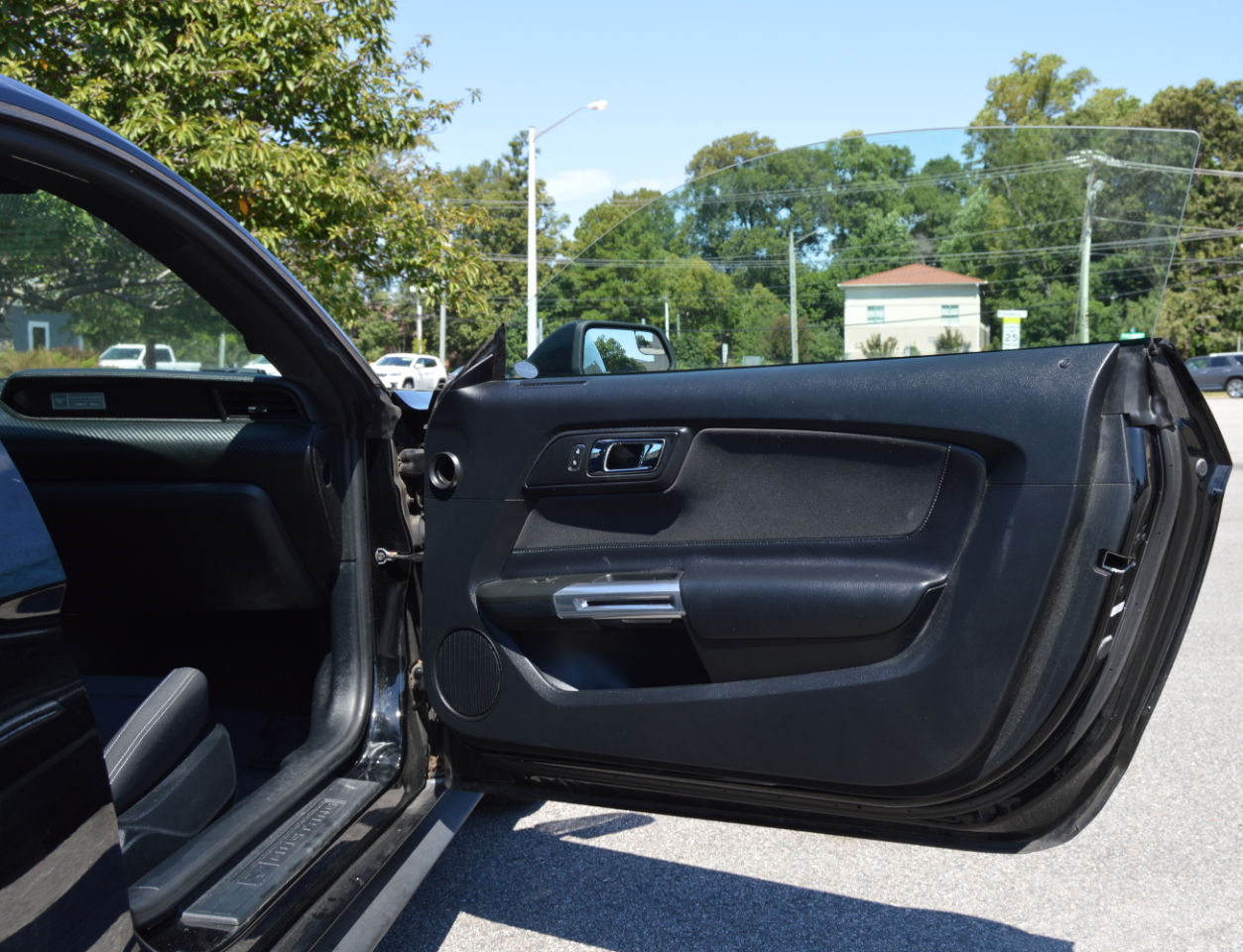 2016 Ford Mustang V6 photo 15