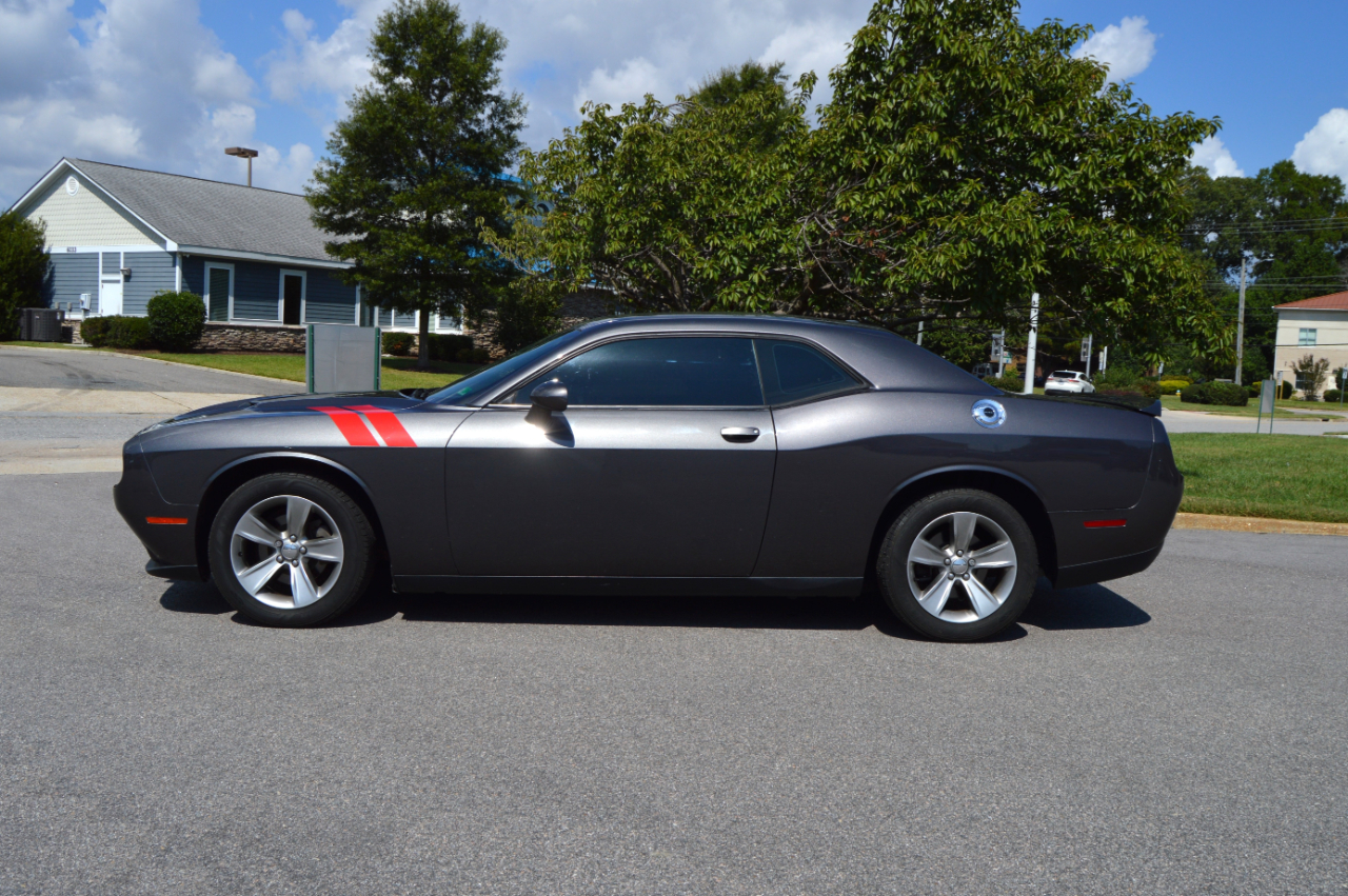 2019 Dodge Challenger SXT photo 3