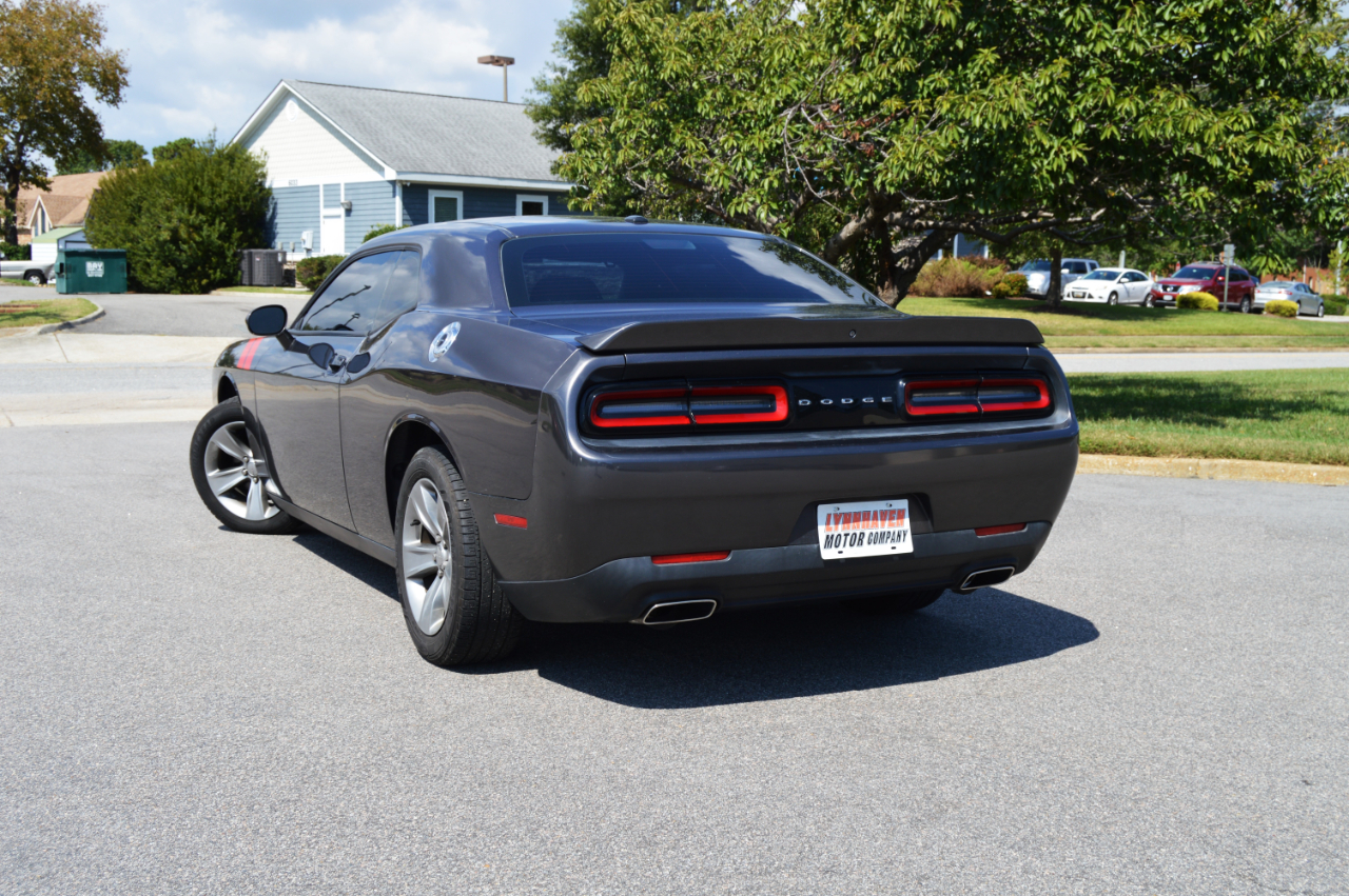 2019 Dodge Challenger SXT photo 4