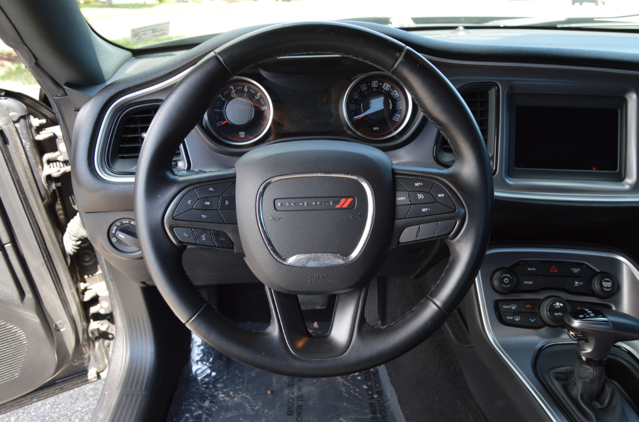 2019 Dodge Challenger SXT photo 7