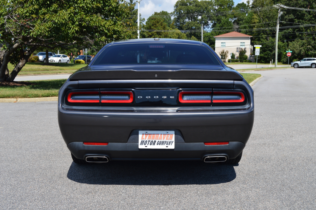 2019 Dodge Challenger SXT photo 12