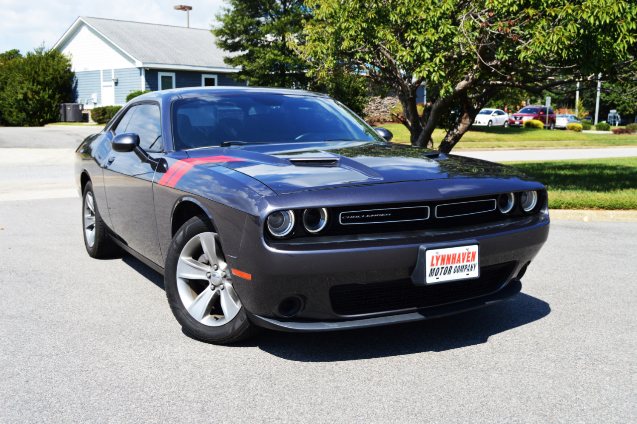 2019 Dodge Challenger SXT photo 16