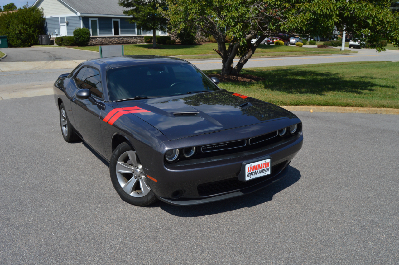 2019 Dodge Challenger SXT photo 17