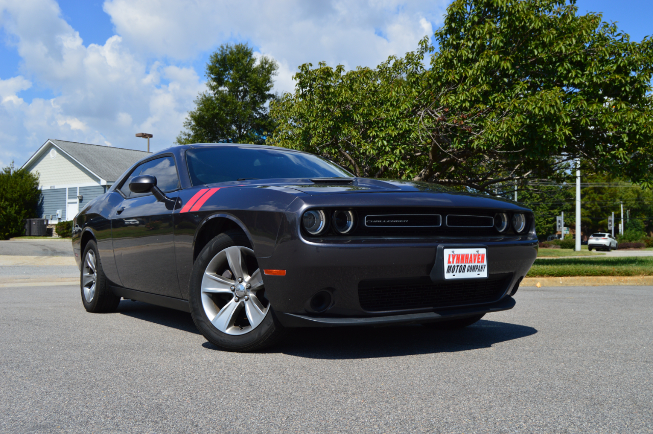2019 Dodge Challenger SXT photo 18