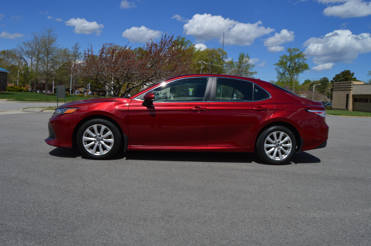 2020 Toyota Camry LE photo 4
