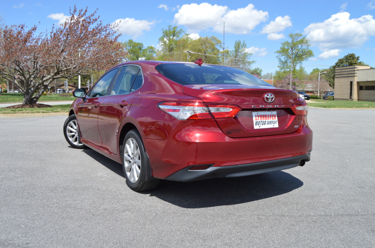 2020 Toyota Camry LE photo 5
