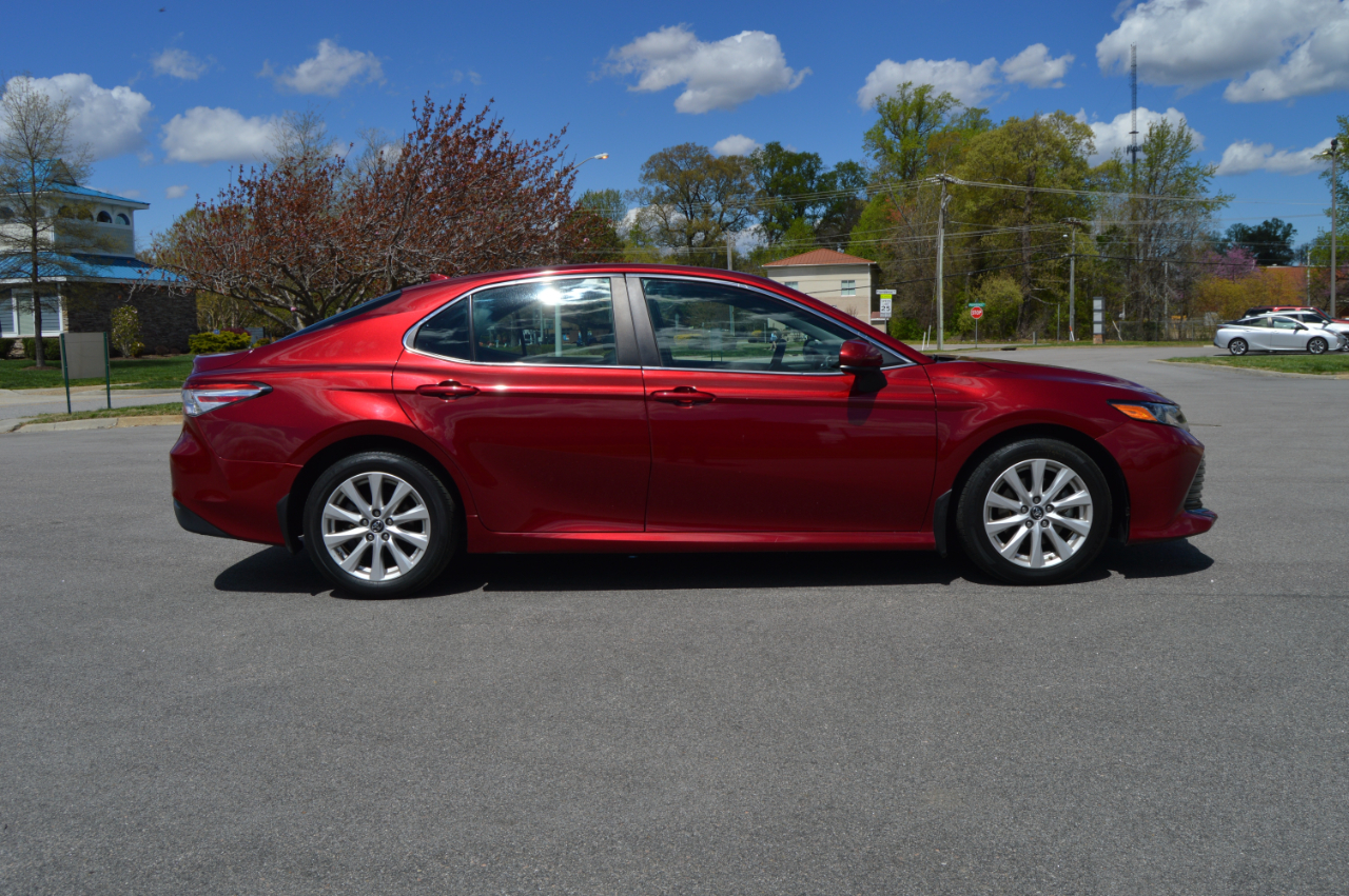 2020 Toyota Camry LE photo 6