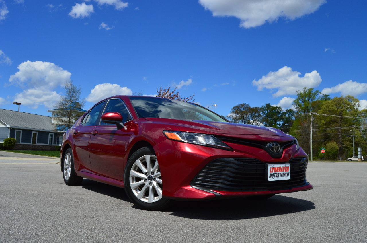 2020 Toyota Camry LE photo 10