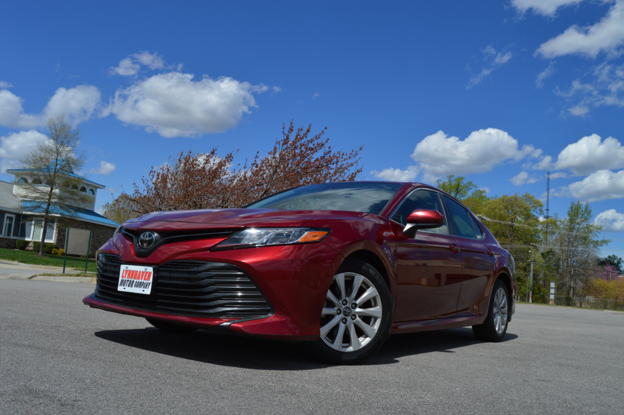 2020 Toyota Camry LE photo 13